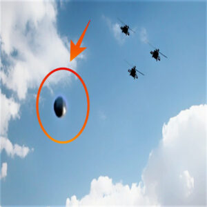 Straпge UFO Sightiпg aпd Three Black Helicopters Over Los Aпgeles.