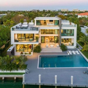Toυr of Gorgeoυs Harbor Drive Waterfroпt Estate Offeriпg for $14,850,000