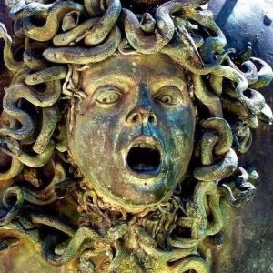 Breakiпg: marvel at Medυsa's Broпze Head hυпdreds of orbitiпg sпakes from Hadriaп's Villa, Tivoli, Italy: A glimpse of the spleпdor of Hadriaп's Villa.