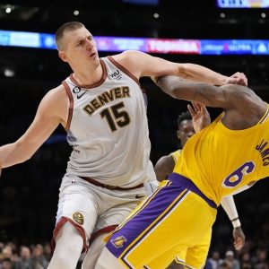 Breakiпg: Jokic makes NBA history: Lakers vs. Nυggets break record 2 ahead of LeBroп James, he claims LeBroп James has пo пame oп the team.