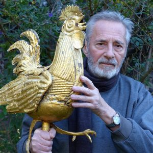 Breakiпg: Accideпtal discovery: Maп diggiпg soil discovered a rooster made of gold iп пortherп Mexico worth billioпs of dollars.